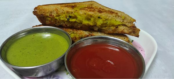 sandwich with ketchup and green chutney